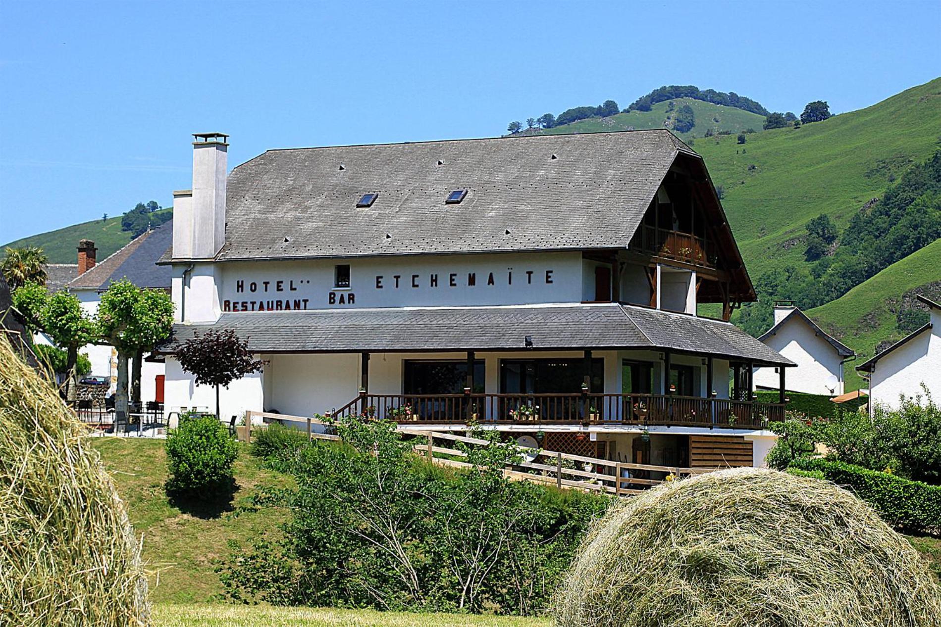 Logis Hôtel Etchemaïté Larrau Exterior foto